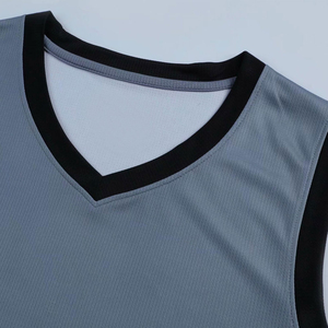 Uniformes de Baloncesto Personalizados al por Mayor para Jóvenes, Conjuntos para Niños con Logotipo Sublimado, Manga Corta, Uniforme de Baloncesto en Blanco - Product Image 3