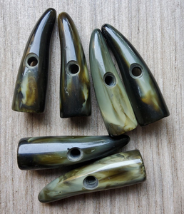 Botones de Cuerno Elegantes y Ecológicos de 2 Agujeros para Abrigo, con Logotipo Grabado, Precio Bajo en India - Product Image 1