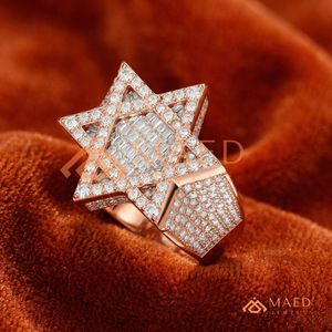 แหวนผู้ชายรูปดาวแห่งเดวิดทองคำ 18K สุดหรู |   แหวนตราประทับทองชมพูประดับเพชรโมอิสซาไนต์แบบเต็มวง |   เครื่องประดับฮิปฮอประดับไฮเอนด์สำหรับศาสนา - Product Image 2