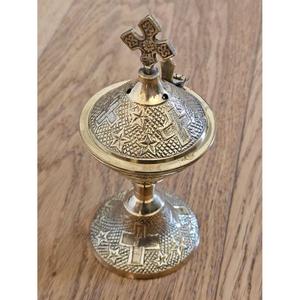 Incensario Religioso Estilo Tibetano, Quemador de Bakhooor de Latón con Cruz en la Parte Superior, Detalles Grabados a Mano, Mejor Precio, Quemador de Incienso Cristiano - Product Image 1