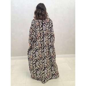 เดรสยาวพิมพ์ลายดอกไม้สไตล์โบฮีเมียนสำหรับผู้หญิง ทรงหลวม แขนยาว คอวี สไตล์ลำลองชายหาดแบบอาบายะ - Product Image 4