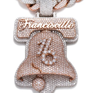 Colgante de Campana Francisville de Plata 925 con Baño de Oro Rosa y Moissanita Micro Pavé, Amuleto Temático de Lujo para Uso Diario para Hombre - Product Image 4