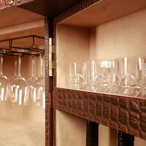 Mueble Bar de Cuero Artesanal Vintage Ecológico, Mueble de Almacenamiento Moderno, Aparador Marrón de 2 Puertas, Armario Bar de Lujo Hecho a Mano para el Hogar - Product Image 5