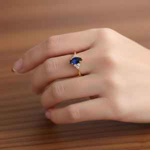 Anillo de Cuarzo Azul Marquesa con Zafiro y Acentos de Circonita, Anillo de Promesa de Plata de Ley 925 con Baño de Oro de 14K, Joyería - Product Image 5