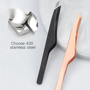 Pinzas para Cejas de Acero Inoxidable con Punta Curva Ryzer Studio, Diseño de Lujo Duradero y Moderno para un Acabado Preciso - Product Image 6