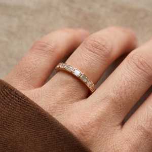 Anillo de eternidad completo con diamantes de corte esmeralda moderno, cultivados en laboratorio, con oro sólido de 14K, para boda, fiesta o regalo para ella. - Product Image 4
