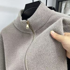 Veste en tricot tendance à col montant, fermeture éclair, design minimaliste, couleur unie, vêtements en tricot pour hommes - Product Image 2