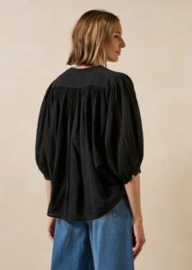 Chemise en coton froissé pour femmes |   Chemise à manches bouffantes 3/4 boutonnée |   Haut décontracté style bohème |   Fabricant de vêtements en marque privée - Product Image 2
