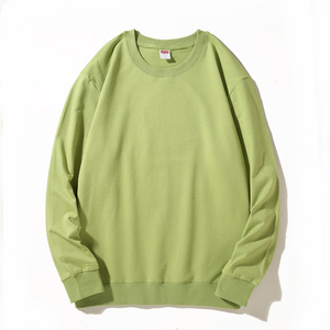 เสื้อสเวตเชิ้ตผู้ชายแบบสั่งทำพิเศษ ทรงปกติ ผ้าฟลีซสำหรับฤดูหนาว พร้อมลายพิมพ์นูนและโลโก้ปัก  แบบเรียบง่าย ผ้าฝ้าย 100% ชุดเซ็ต - Product Image 4