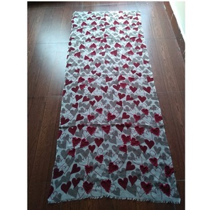 Écharpe de luxe imprimée à la main, douce et confortable, châle d'hiver élégant, foulard tendance extensible dans quatre sens, séchage rapide pour femme - Product Image 6