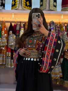 Robe traditionnelle afghane brodée en mousseline de soie, dentelle et cachemire, style Kuchi Pathani, écologique et respirante pour femmes - Product Image 6