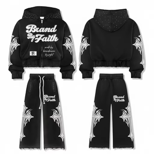 Sudadera con capucha unisex vintage personalizada al por mayor, de forro polar y nailon/algodón, con diseño de letras de diamantes de imitación y insignias, para invierno. - Product Image 1