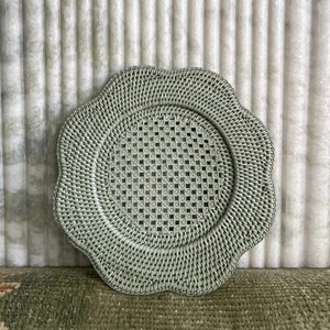 Salvamanteles redondo de ratán festoneado tejido a mano, plato decorativo para mesa de comedor, decoración del hogar, hecho en Vietnam. - Product Image 2