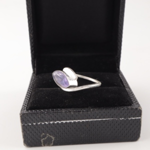 Bague élégante en argent sterling 925 faite à la main par un créateur, avec pierre précieuse Lolite, bijoux pour femmes et filles, à porter lors de fêtes. - Product Image 3