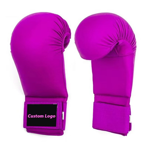 Gants de boxe personnalisés avec logo, équipement d'entraînement professionnel de kickboxing et de boxe, couleur noire unie, gants de frappe pour la boxe - Product Image 1