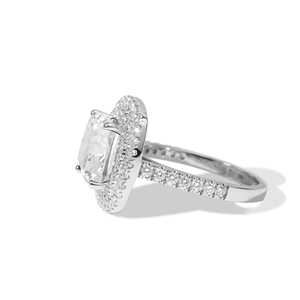 Anillo de doble halo fino de oro macizo de 10k, 14k, 18k con diamante cultivado en laboratorio de 3 CT con corte cojín y diamante redondo de 0.67 CT, color E, claridad VVS, certificado IGI. - Product Image 4