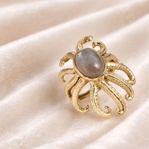 Anillos de latón con labradorita y gema de pulpo de Moku Jewellery, joyería artesanal para mujer, estilo glamuroso inspirado en el océano. - Product Image 1