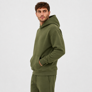Las costuras reforzadas añaden durabilidad a esta sudadera con capucha para hombre, mientras que el corte relajado permite un movimiento fácil para mayor comodidad diaria. - Product Image 2