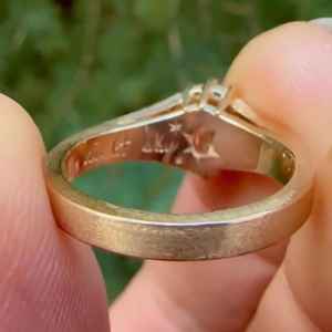 Anillo de Tres Piedras con Corte Cruzado y en Forma de Pera de Moissanita de 3.01CT, Plata 925 Original con Baño de Oro, Regalo Moderno para Novia - Product Image 4