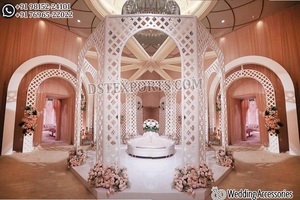 Mandap de mariage moderne de style arabe, blanc, découpé au laser, avec piliers sculptés Jali élégants, en métal pour extérieur, au Royaume-Uni - Product Image 5