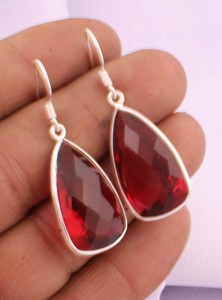Vente en gros de boucles d'oreilles pendantes en argent sterling 925 avec pierre précieuse en lapis-lazuli facetté en forme de goutte d'eau, bijoux fins pour fiançailles - Product Image 2
