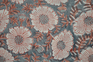 Tissu en coton imprimé à la main à motifs floraux bleu ciel et ivoire - Product Image 4