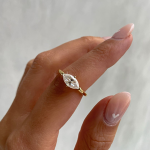 Anillo de Compromiso con Diamante Marquise, Engaste de Garras, 1.50 Quilates, Cultivado en Laboratorio, Anillo de Boda de 14k, Vermeil, Regalo de Aniversario - Product Image 1