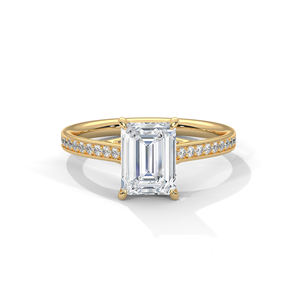 Anillo de compromiso con diamante cultivado en laboratorio de corte radiante en oro amarillo con banda pavé – Elegante anillo de diamante solitario minimalista para novia - Product Image 2