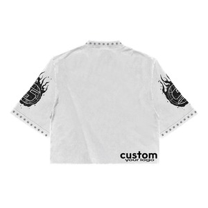 เสื้อยืดโอเวอร์ไซส์ทรงบ็อกซี่ พิมพ์ลายดิจิทัล ตกแต่งด้วยคริสตัล ผ้าฝ้าย 100% ทรงครอปไหล่ตก สไตล์สตรีทแวร์ สำหรับผู้ชาย - Product Image 4