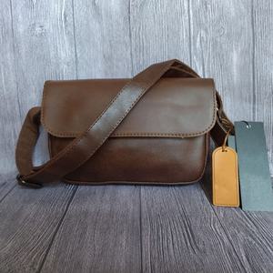 Bolso Bandolera de Cuero Genuino Marrón, Bolso de Hombro Vintage con Solapa, Accesorio de Moda para Mujer para Viajes Diarios - Product Image 1