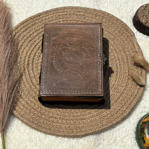 Diario de Cuero con Ojo Turco, Sol y Luna, Grimoire, Cierre Vintage, Papel con Borde Irregular, 7x5 Pulgadas - Product Image 2