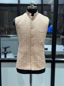 Abrigo de Hombre de Alta Calidad con Bordado y Lentejuelas para Ceremonias Reales, Disponible a Buen Precio - Product Image 6