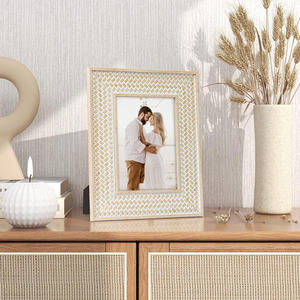 Cadre photo en bois traditionnel, style minimaliste moderne, cadre photo en bois élégant, cadre photo en bois antique, décoration artisanale vintage - Product Image 4