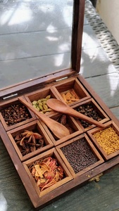 Boîte à ail en bois avec couvercle, qualité alimentaire, écologique, compatible lave-vaisselle, carrée, collection artisanale, étanche aux fuites, anti-rayures - Product Image 6