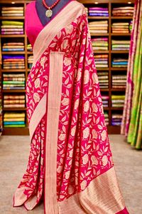 <b>Orange</b> Floral Silk <b>Saree</b> With Golden Border Traditional Indian Wedding Wear For Women Floor Length Regular Fit All Seasons - Product Image 3