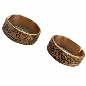 แหวนนิ้วโลหะผสมสลักบทสวดมนต์พุทธศาสนาทิเบตแบบมีช่องฝัง - Product Image 3