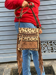 Nouvel arrivage de sacs à main à franges en cuir et fourrure d'animaux de style occidental Sac à bandoulière imprimé léopard Sacs de sculpture usinés à la main Vêtements de fête pour femmes - Product Image 2