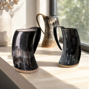 Jarra Vikinga de Cuerno de Búfalo Hecha a Mano con Grabado de Serpiente Nórdica para Decoración del Hogar - Product Image 4