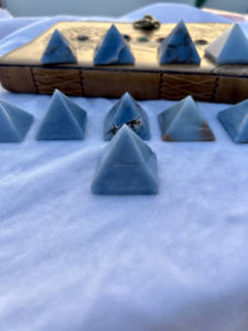 Pirámide curativa de anjolita pulida, piedra de energía espiritual de amor para meditación Reiki, artesanía de piedra semipreciosa para decoración del hogar - Product Image 4