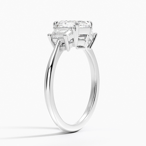 แหวน BOJ รุ่น 066 ทรง Asscher Cut เงินแท้ 925 ประดับเพชรทรง Trapezoid สามเม็ด น้ำหนัก 2 กะรัต สี D ความสะอาด VVS1 มอยส์ซาไนต์ รับรองโดย GRA ลดราคา - Product Image 2