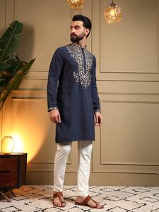 Conjunto de Kurta y Pijama Tradicional Festivo para Hombre, de Seda Bordada de Diseño, Túnica Azul con Adornos Zari en Cuello y Puños, Ropa Étnica al por Mayor - Product Image 3