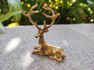 Objeto Decorativo de Reno de Alta Calidad con Acabado Dorado, Ideal para Decoración Navideña, Fiestas y Exhibición de Temporada, Hecho en India - Product Image 4