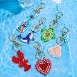 Porte-clés personnalisés avec breloques brodées de perles de rocaille pour la mode, breloques artisanales en perles de rocaille pour accessoires élégants - Product Image 5