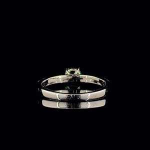 Bague solitaire classique de qualité supérieure avec un design haut de gamme pour femmes, idéale pour les fiançailles et les propositions de mariage, provenant d'Inde. - Product Image 2