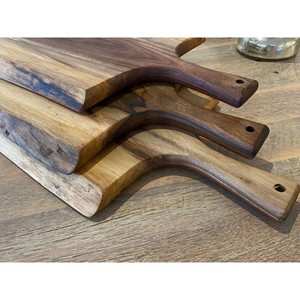 Planche à découper rustique en bois d'acacia massif avec poignée en cuir, grande planche à découper en bois pour la cuisine et le service - Product Image 4