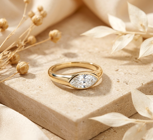 Anillo Solitario de Diamante Marquise de 2 Quilates con Bisel de Oro de 14K de Lujo, Diseño Minimalista, Joyería Hecha a Mano - Product Image 2