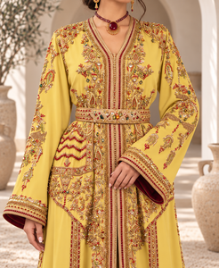 Vestido Marroquí Amarillo Mantequilla Mishkat Couture con Bordado Dorado, Terciopelo Color Ciruela, Elegante, Largo Maxi, Mangas Acampanadas y Cinturón - Product Image 6