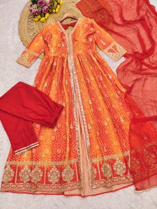 Vestido Anarkali de Diseñador Sayuri Sakshi, en Seda Chinon con Bordado y Estampado Digital, Compre Directamente del Proveedor - Product Image 6
