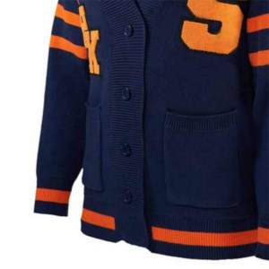 Créez vos pulls personnalisés de haute qualité à col en V pour les logos de sororités/fraternités/écoles/collèges/universités, cardigans tricotés - Product Image 3