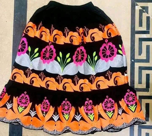 Jupe pour femme en polyester, imprimée et brodée de fleurs, avec strass, dernier cri, motif hawaïen, insulaire, Guam, Micronésie, OEM - Product Image 1